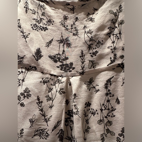 Club Monaco Silk Sleeveless Top - Picture 4 of 8